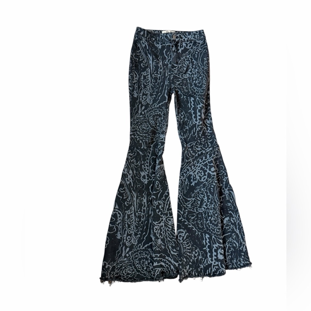 Free People We the Free Black FloralJust Float On Geo Flare Jeans Womens Sz 25 - Picture 3 of 14